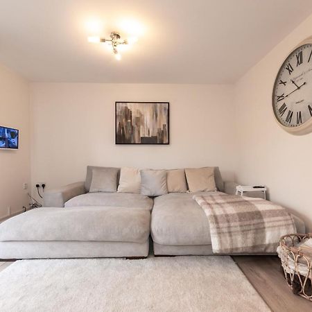 Cheerful 3 Bedroom House - Sleeps 7 Alwalton Exterior foto