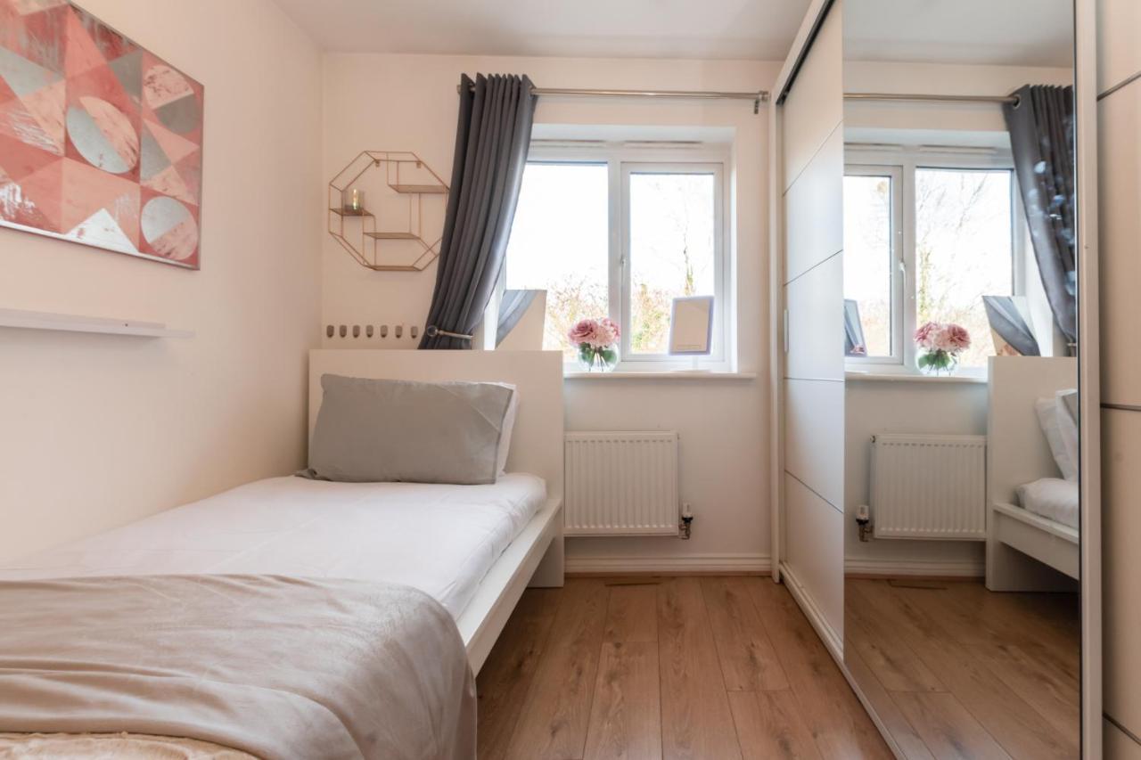 Cheerful 3 Bedroom House - Sleeps 7 Alwalton Exterior foto