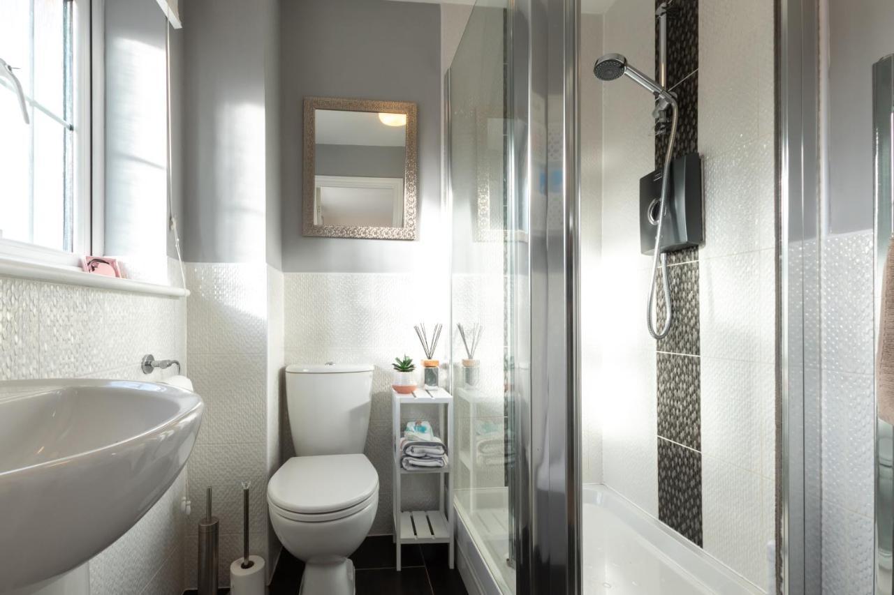 Cheerful 3 Bedroom House - Sleeps 7 Alwalton Exterior foto